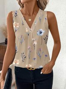 Fashionable Elegant Women's Shirt with Geometric Flower Pattern, Chest Pleats and V-Neck Short Sleeves