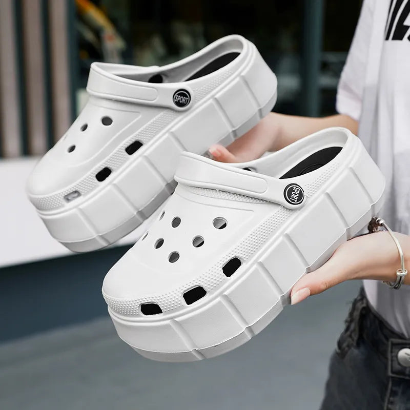 New Sandal Slippers Clogs Classic Style Women Summer Beach Sandals Cave Hole Female Garden Shoe for Students Girls
