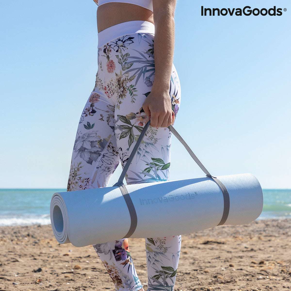 Asamat InnovaGoods yoga mat with alignment lines
